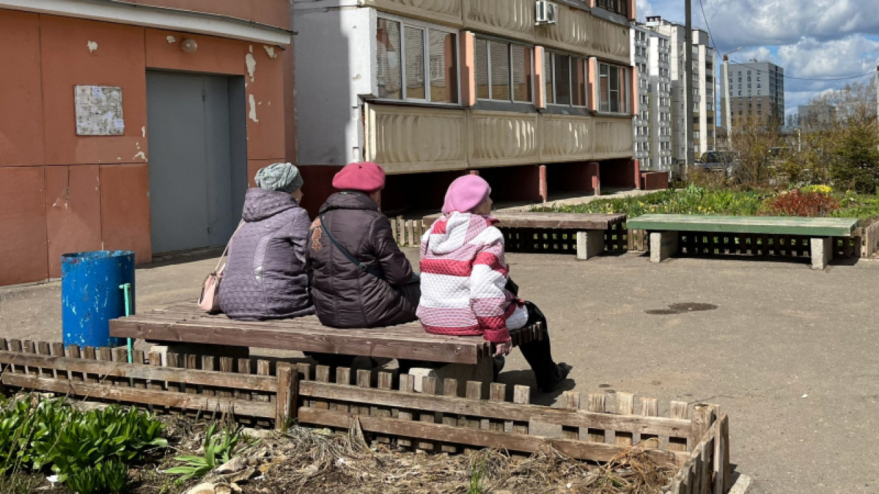 «Бөтен еркектен бала туды»: Қарағандыда көршісі туралы өсек таратқан зейнеткер жазаланды