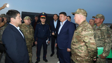 На побережье Каспия продолжаются поиски двух военнослужащих