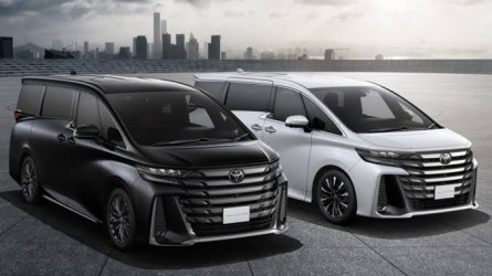 Бектенов поручил запретить использование Toyota Alphard для перевозки пассажиров