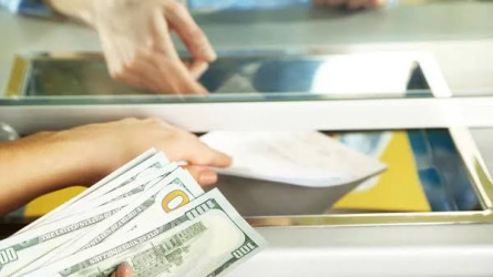 Доллар приблизился к отметке в 450 тенге: курс валют на 16 сентября