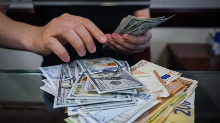 Доллар 450 теңгеге жақындады: айырбастау орындарындағы жаңа бағамдар